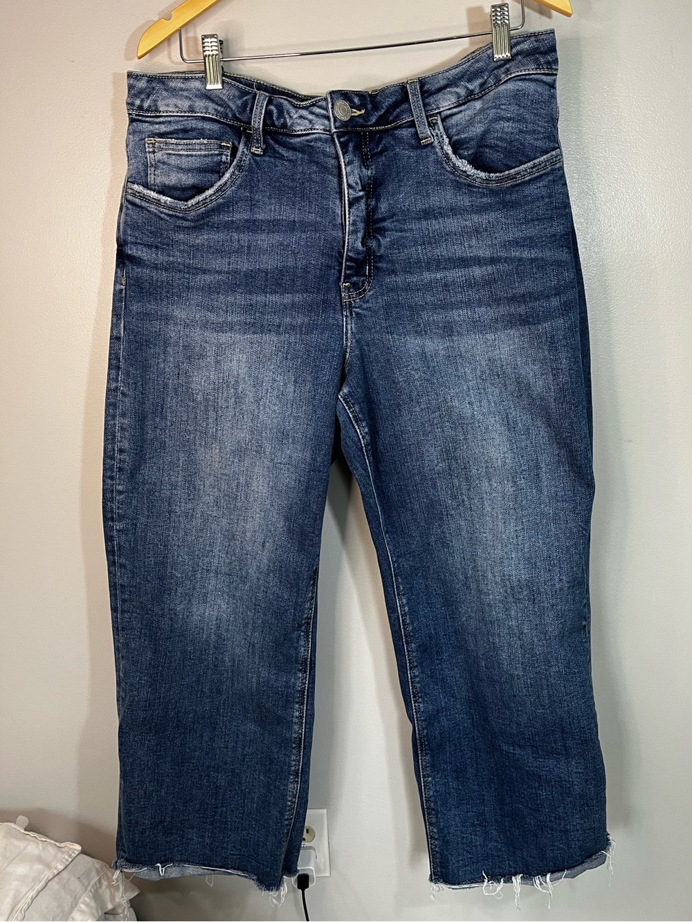 Lovervet by Vervet Wide Leg Raw Hem Cropped Jeans Women’s 18